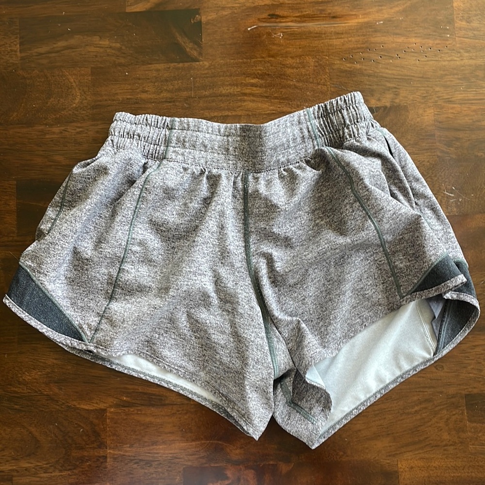HEATHER GRAY LULULEMON HOTTY-HOT SHORTS